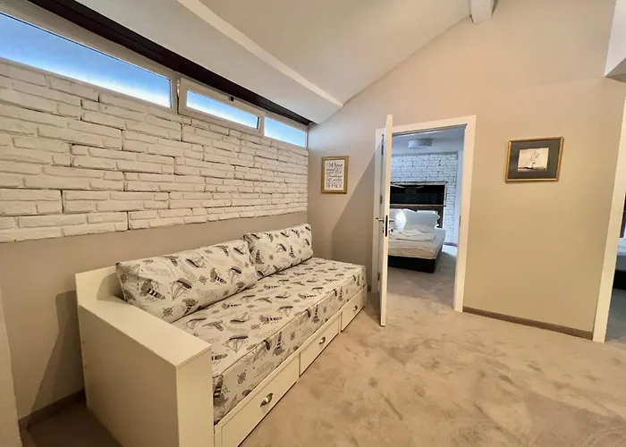 بيت للعطل Just House فارنا