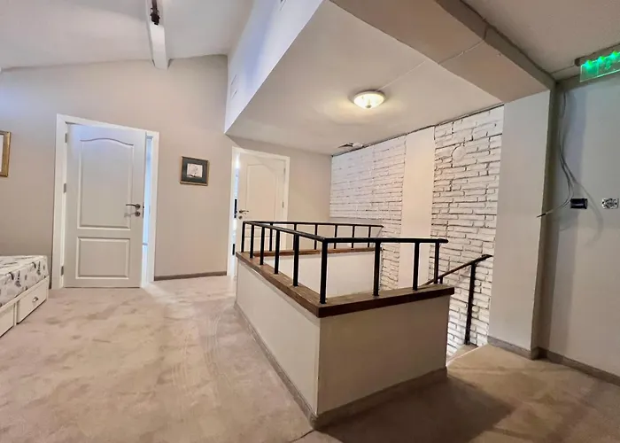 Just House فارنا