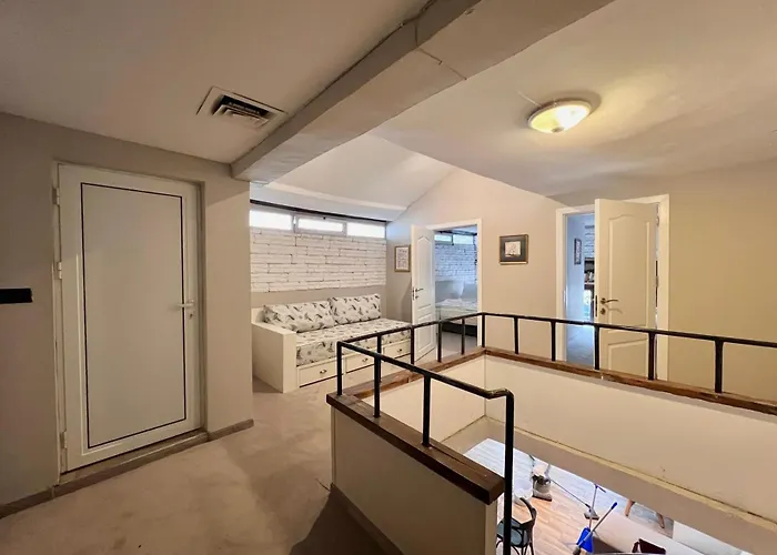 Just House فارنا